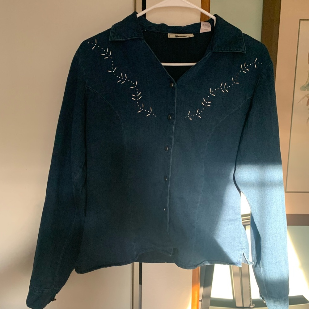 Blue jeans shirt classic 50s style with elements